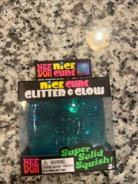 Nice Cube Glitter & Glow Super Solid Squish - Teal